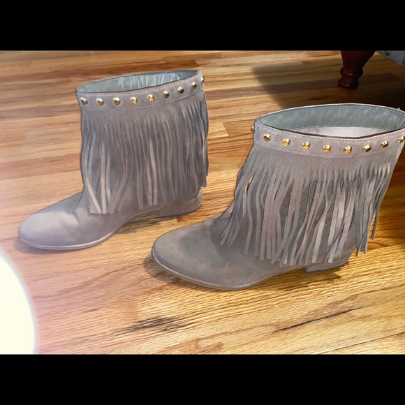 Suede Fringe booties with Gold hardware - Picture 8 of 11